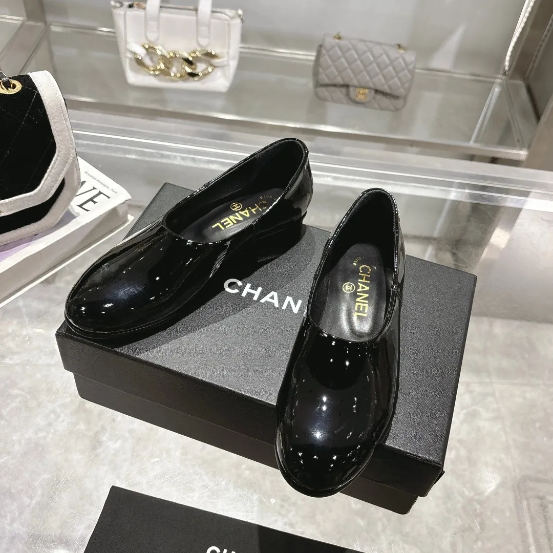 👟👟Ex-factory price 380👟👟 Genuine leather sole +40 25C early spring new Chanel loafers; fabric: patent leather: color black; white; burgundy, code number: 5-40; (custom-made 41 custom-made non-refundable)